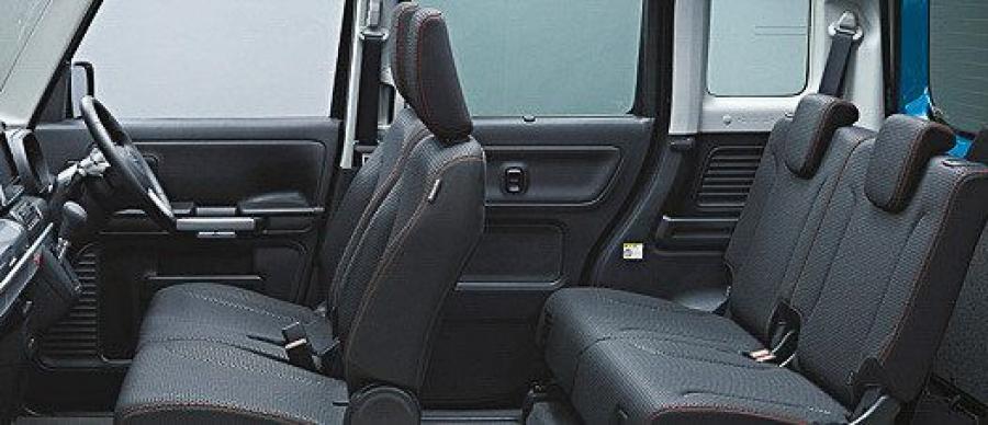 Интерьер Suzuki Spacia Gear 2018 года  (фото 5 из 13)